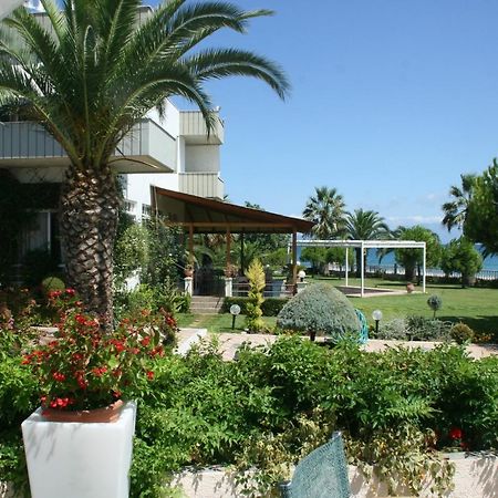 Batis Hotel Livanátai 外观 照片