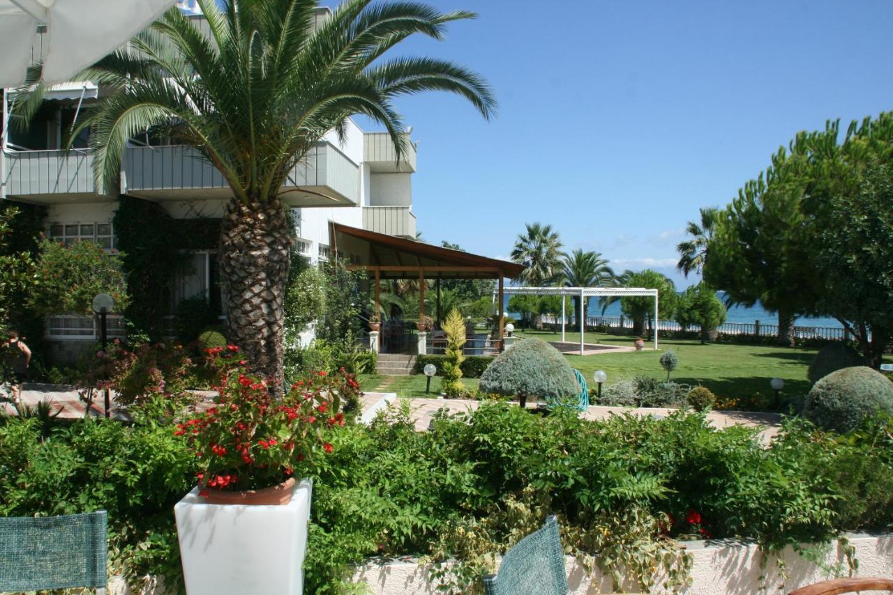 Batis Hotel Livanátai 外观 照片